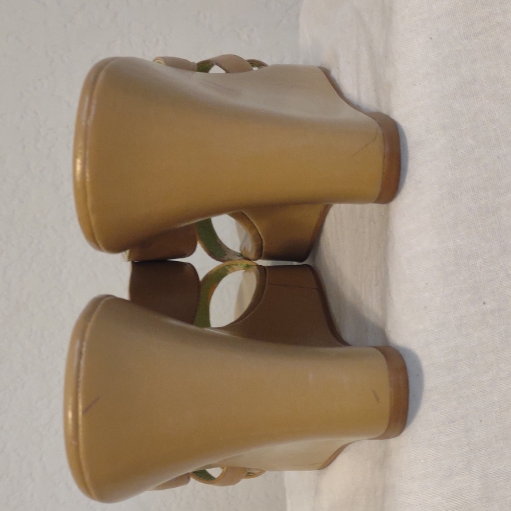 Gianni Bini wedged heel sandals. Beige in color, size 7 or 7.5M - Picture 3 of 12